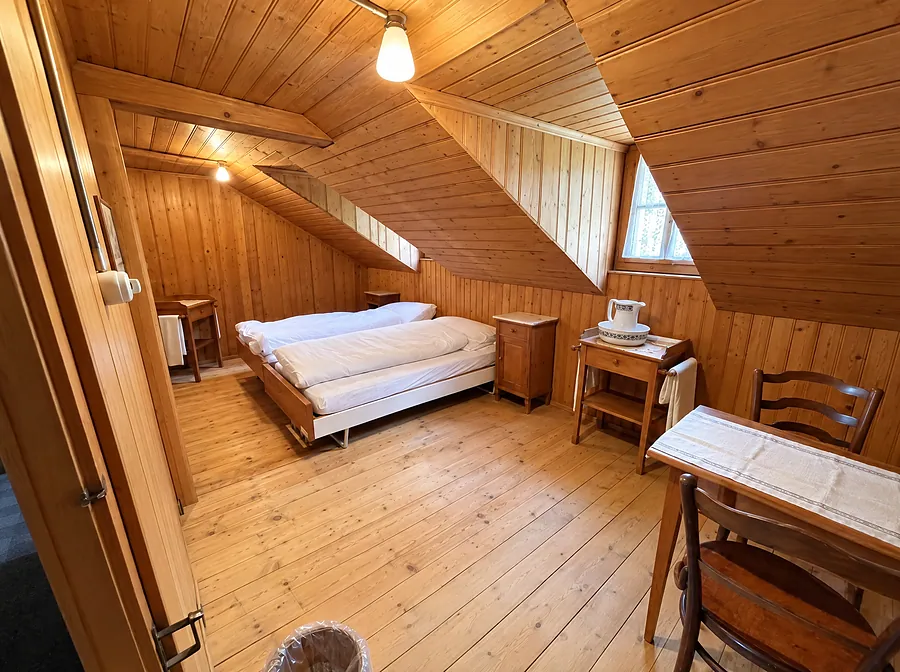Zimmer unter der Dachschräge